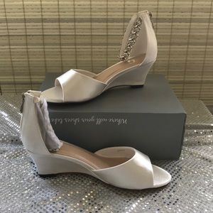 Journee Collection Conner Shoes